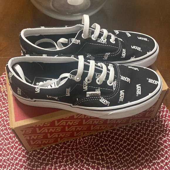 Vans - Picture 2 of 4
